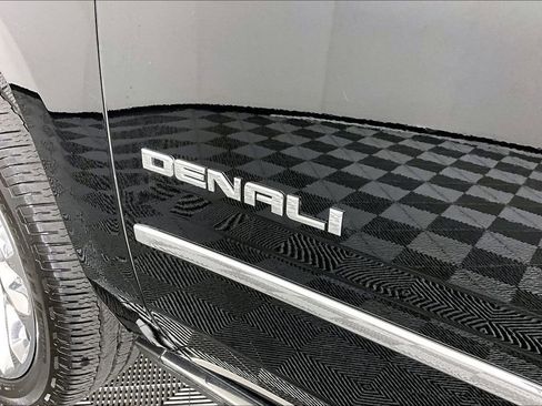 Certified 2019 GMC Yukon Denali w/ Denali Ultimate Package AWD/4WD image 23