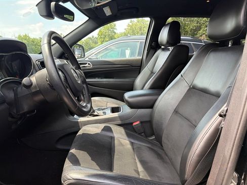 Used 2019 Jeep Grand Cherokee Laredo w/ Laredo X Package AWD/4WD image 9