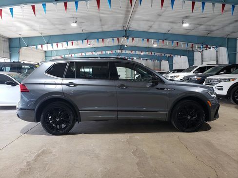 Used 2022 Volkswagen Tiguan SE R-Line image 2