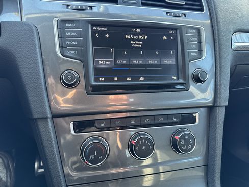 Used 2017 Volkswagen Golf Alltrack S image 26