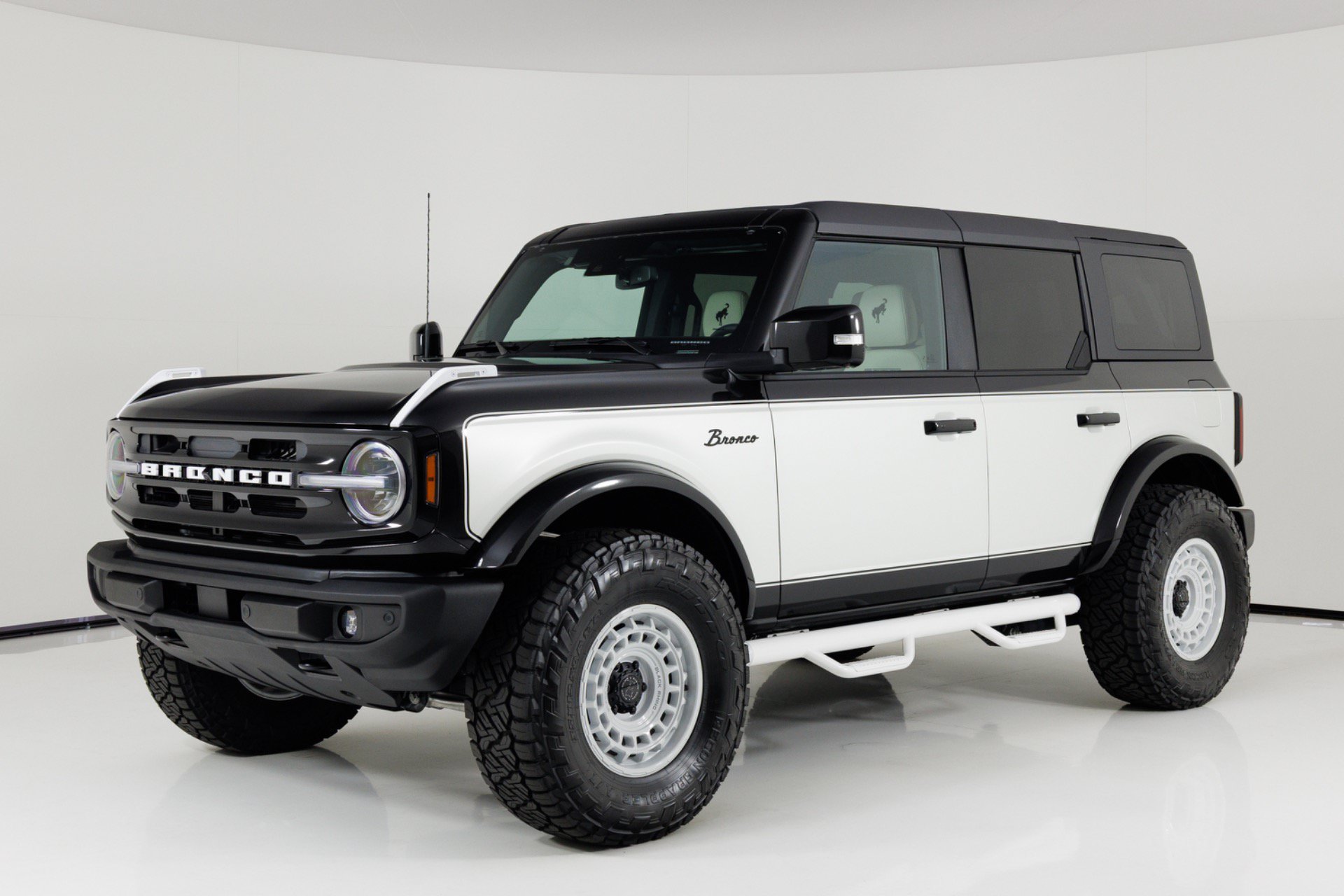 Used 2025 Ford Bronco Outer Banks AWD/4WD image 7