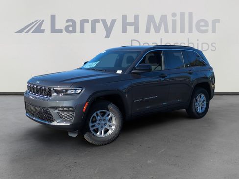 New 2025 Jeep Grand Cherokee Laredo image 1