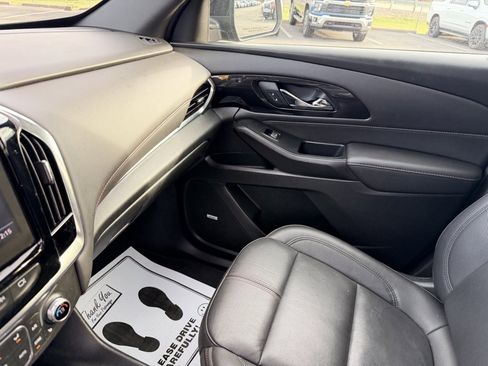 Used 2023 Chevrolet Traverse RS image 29