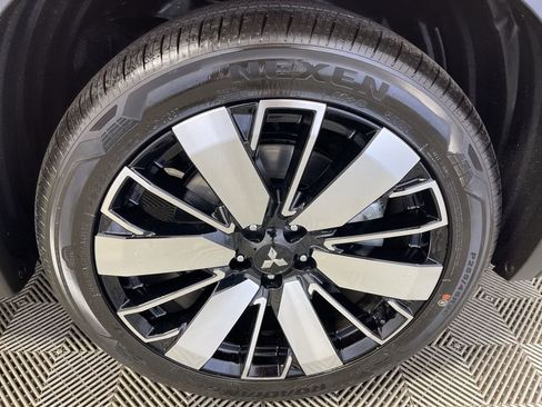 New 2025 Mitsubishi Outlander SE image 38