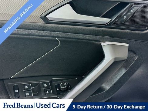 Used 2023 Volkswagen Tiguan SE image 18