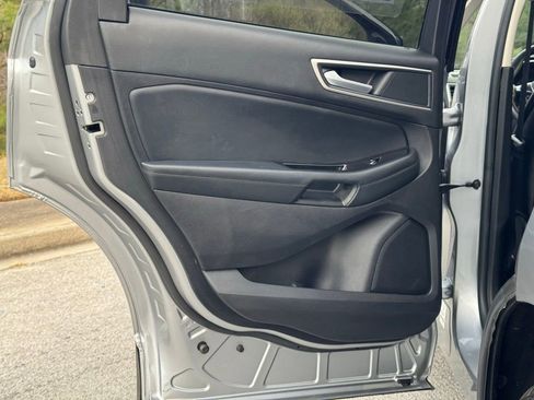 Used 2020 Ford Edge SEL image 25