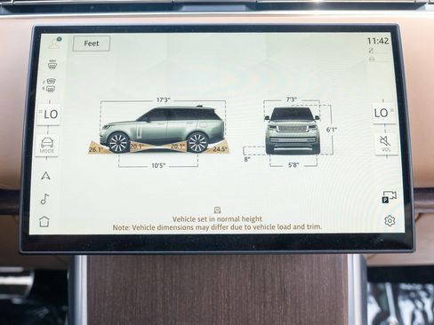 Certified 2025 Land Rover Range Rover Long Wheelbase SE AWD/4WD image 30