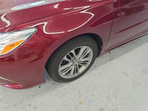 Used 2015 Toyota Camry SE w/ Moonroof Package image 9