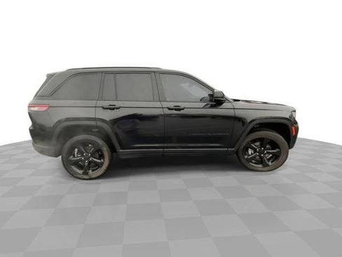 Used 2024 Jeep Grand Cherokee Altitude image 9