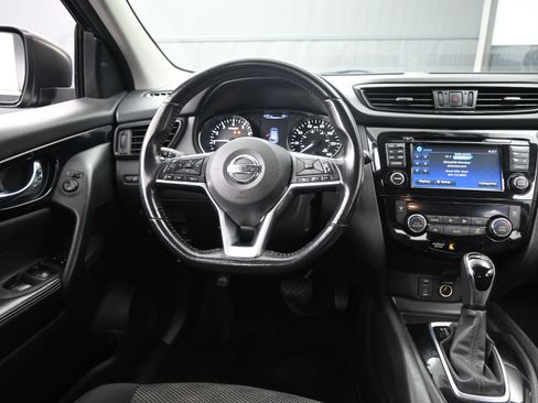 Used 2018 Nissan Rogue Sport SV w/ SV Technology Package image 13