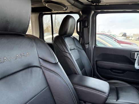 Used 2022 Jeep Wrangler Unlimited Sahara w/ Cold Weather Group image 35