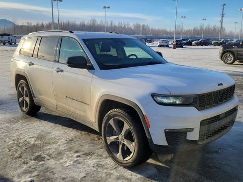 Used 2024 Jeep Grand Cherokee L Limited w/ Luxury Tech Group II image 3
