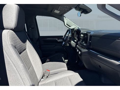 Used 2025 GMC Sierra 1500 Elevation image 17