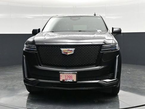 Used 2023 Cadillac Escalade Sport AWD/4WD image 2