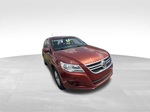 Used 2011 Volkswagen Tiguan S FWD image 3