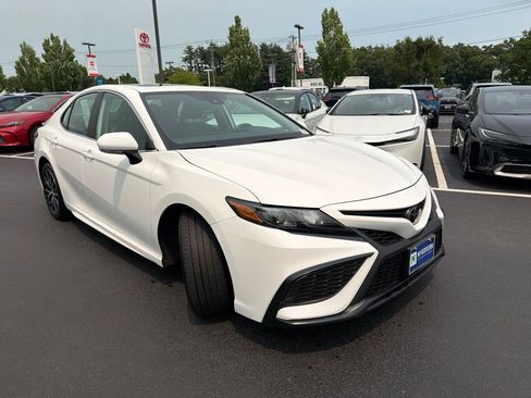 Used 2024 Toyota Camry SE w/ Cold Weather Package AWD/4WD image 3