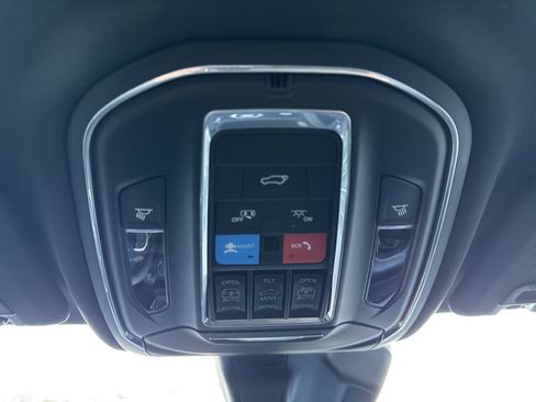 New 2025 Jeep Grand Cherokee Limited w/ MOPAR Finishing Package AWD/4WD image 21