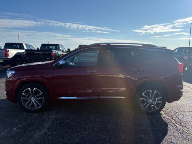 Used 2019 GMC Terrain Denali w/ Driver Alert Package II FWD image 4