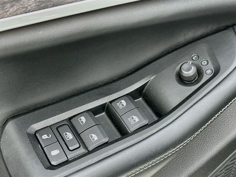 Used 2023 Jeep Grand Cherokee L Limited RWD image 18