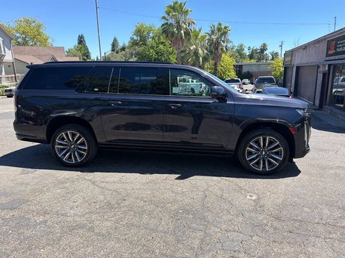 Used 2022 Cadillac Escalade ESV Sport Platinum AWD/4WD image 7