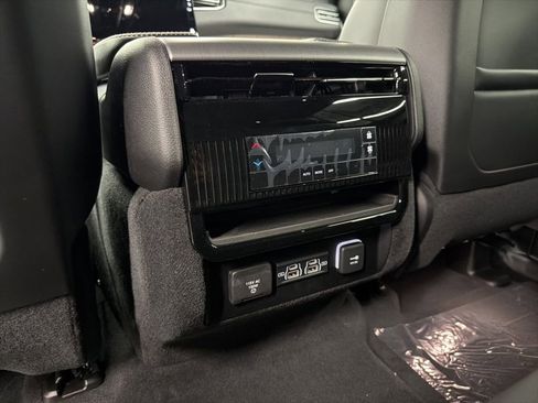 New 2025 Jeep Wagoneer 4WD image 13