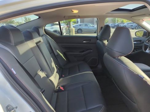 Used 2024 Nissan Altima 2.0 SR FWD image 23