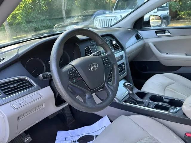 Used 2017 Hyundai Sonata SE FWD image 9