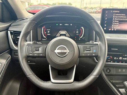 Used 2024 Nissan Rogue Platinum w/ Platinum Premium Package image 17