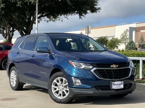 Used 2020 Chevrolet Equinox LT w/ Driver Convenience Package FWD image 2