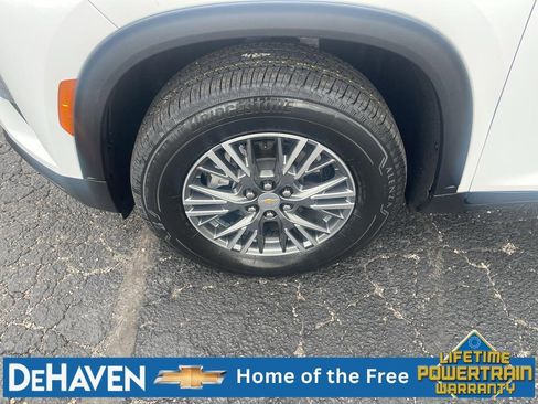 Used 2025 Chevrolet Traverse LT FWD image 10