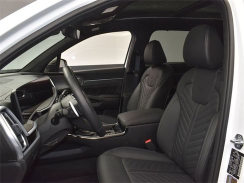 Certified 2025 Kia Sorento SX Prestige image 9