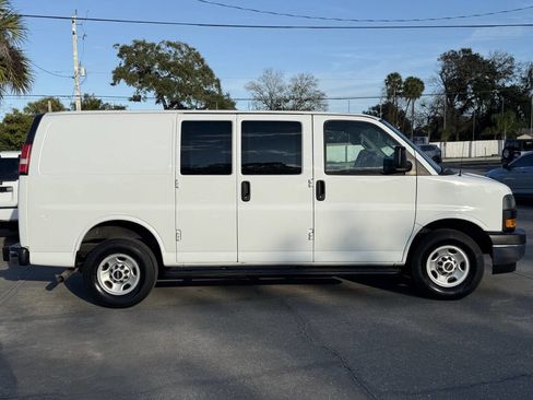 Used 2018 GMC Savana 2500 w/ Driver Convenience Package image 9