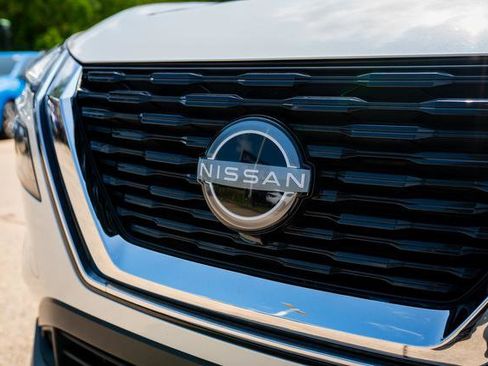 Used 2023 Nissan Rogue SV FWD image 13