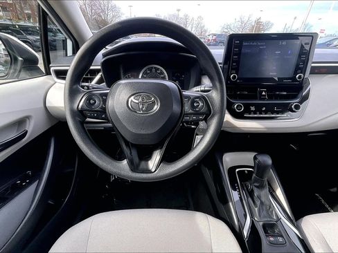 Used 2022 Toyota Corolla LE image 5