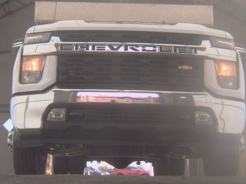 Used 2022 Chevrolet Silverado 3500 LT AWD/4WD image 2