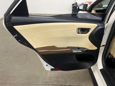 Used 2015 Toyota Avalon XLE Touring FWD image 19