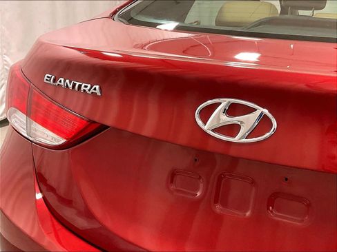 Used 2013 Hyundai Elantra GLS w/ Preferred Pkg image 28