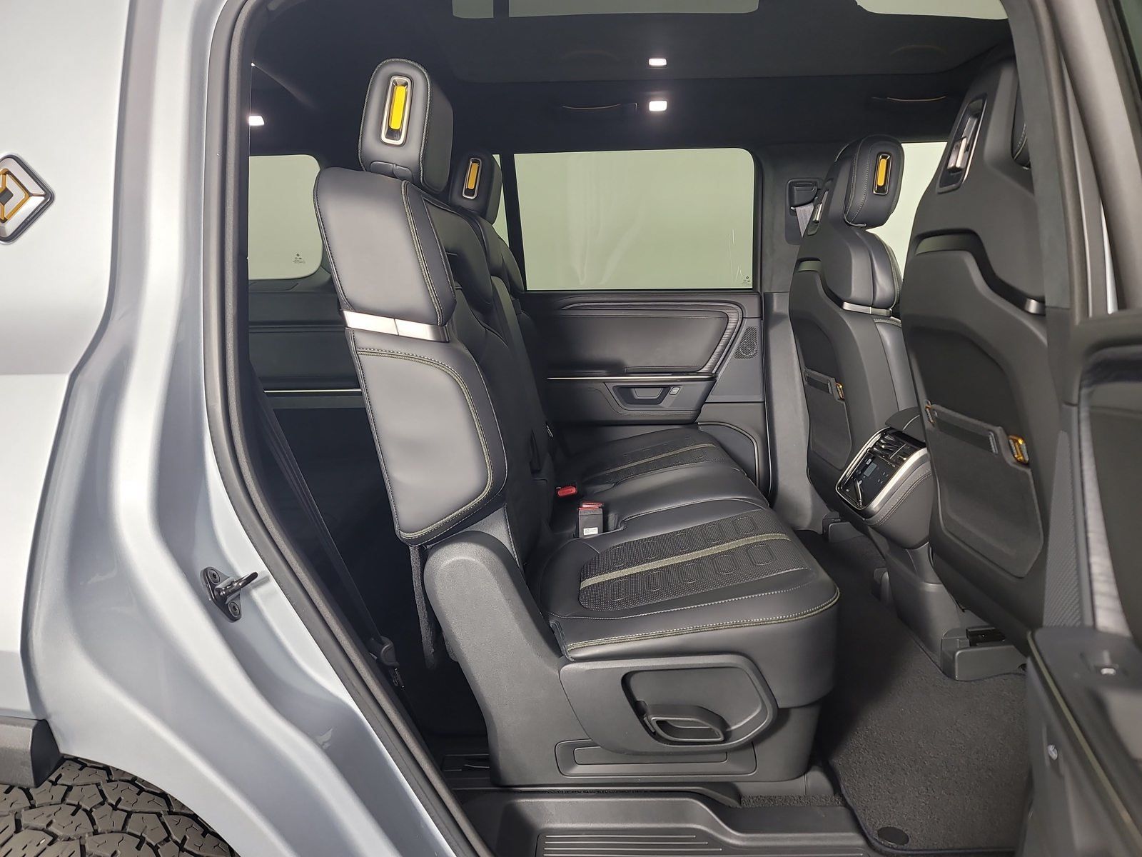Used 2025 Rivian R1S Adventure Dual AWD/4WD image 23