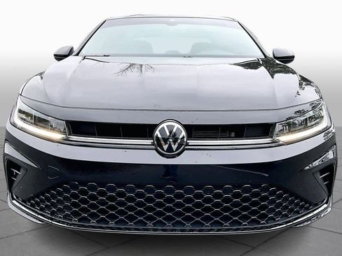 Used 2025 Volkswagen Jetta Sport image 3