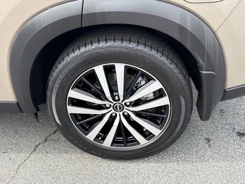 Used 2023 Nissan Pathfinder Platinum image 13