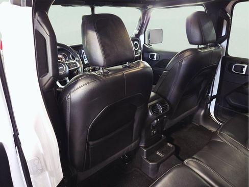 Used 2019 Jeep Wrangler Unlimited Sahara AWD/4WD image 37
