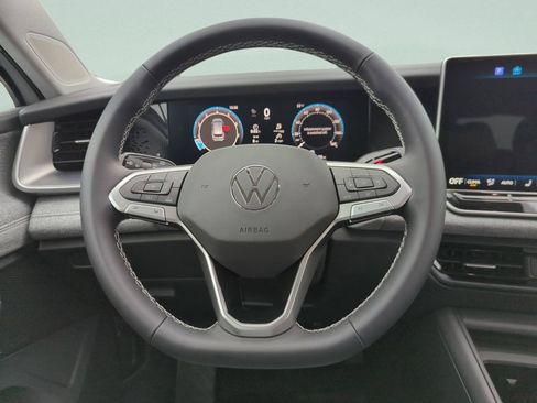New 2026 Volkswagen Tiguan S FWD image 19