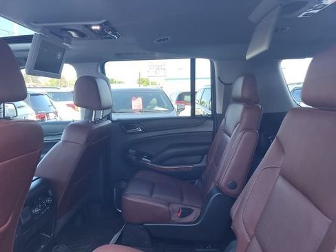 Used 2019 Chevrolet Suburban Premier w/ Premier Plus Edition AWD/4WD image 14