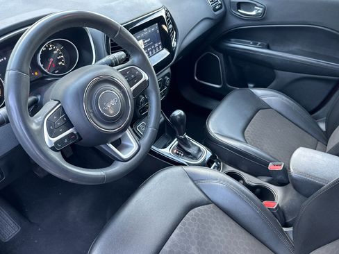 Used 2021 Jeep Compass Latitude image 10