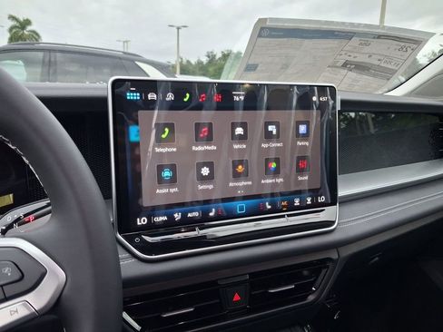 New 2026 Volkswagen Tiguan SE FWD image 9