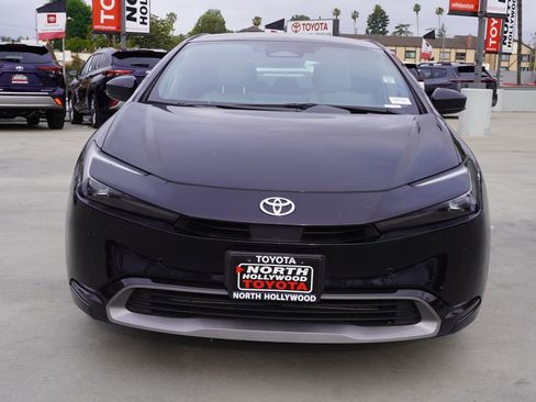 Used 2023 Toyota Prius Limited FWD image 4