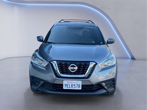 Used 2019 Nissan Kicks SV FWD image 2