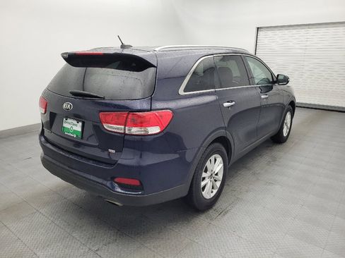 Used 2020 Kia Sorento LX w/ LX I4 Convenience Package FWD image 9