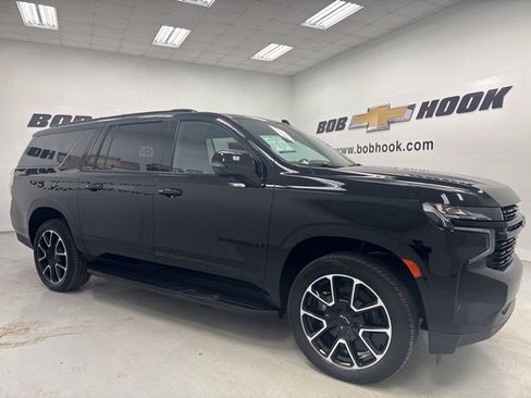 Used 2024 Chevrolet Suburban RST w/ Luxury Package image 3