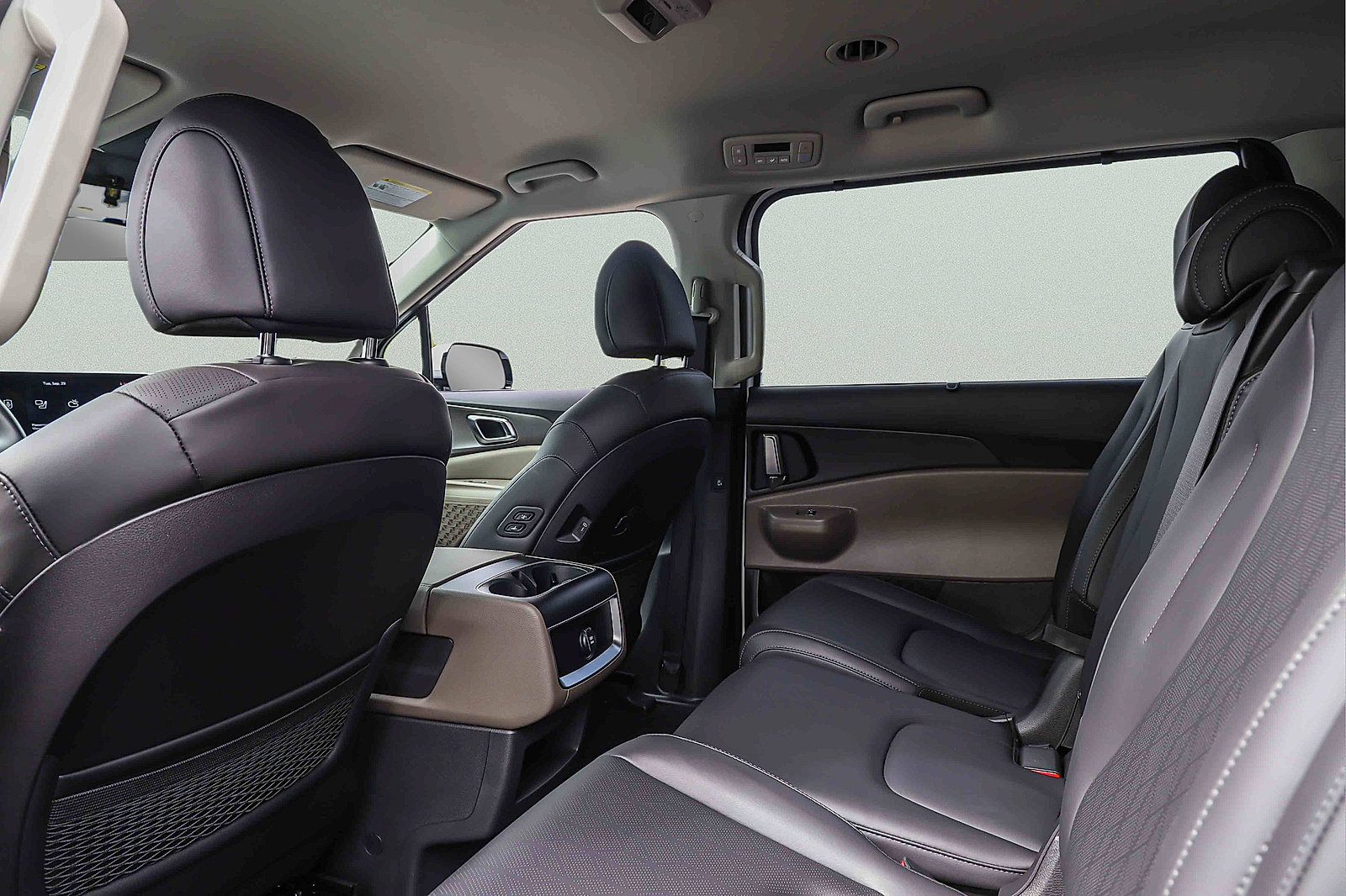 Used 2026 Kia Carnival EX FWD image 23